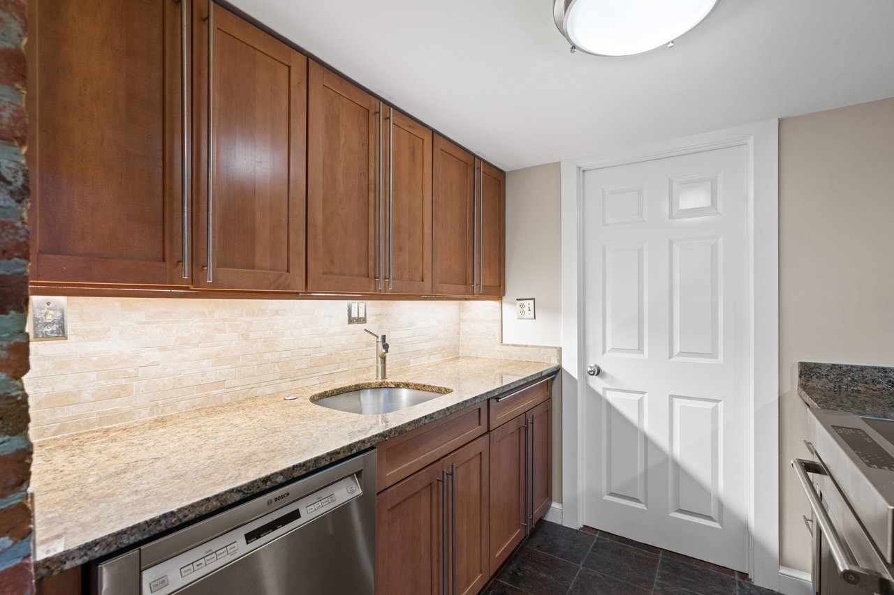 1726 17th St NW, Unit B1