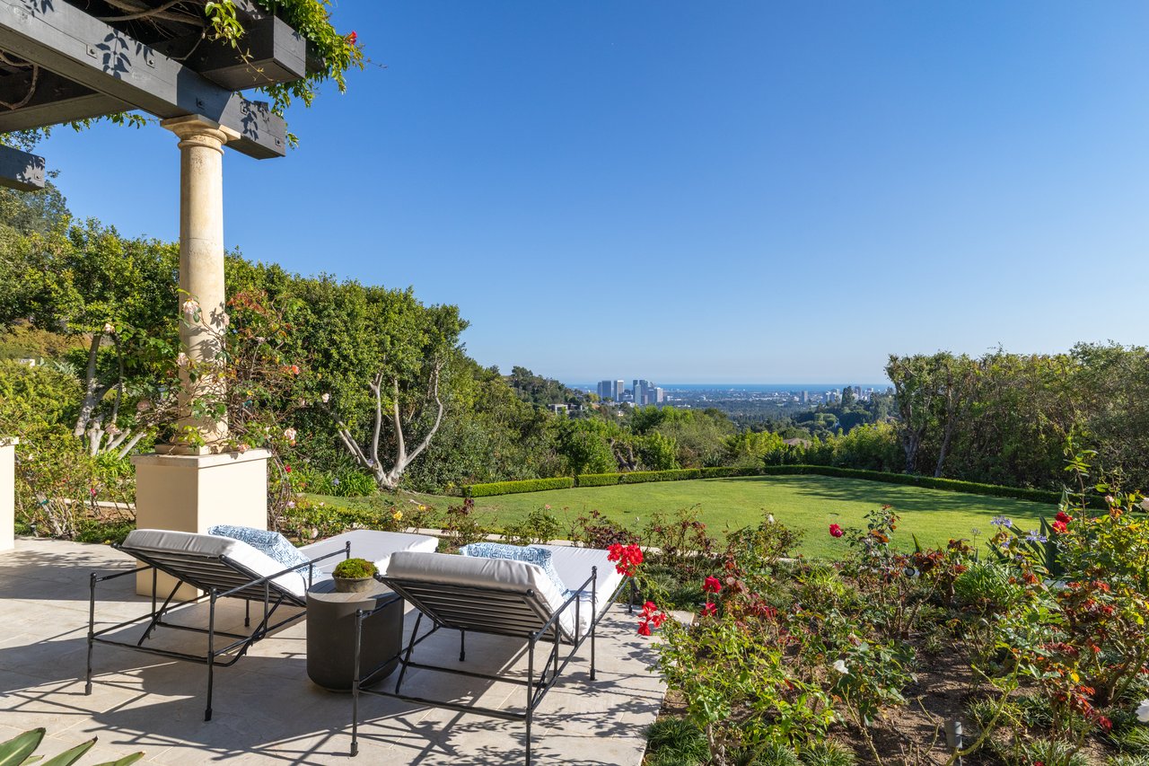 1672 Waynecrest Dr, Beverly Hills