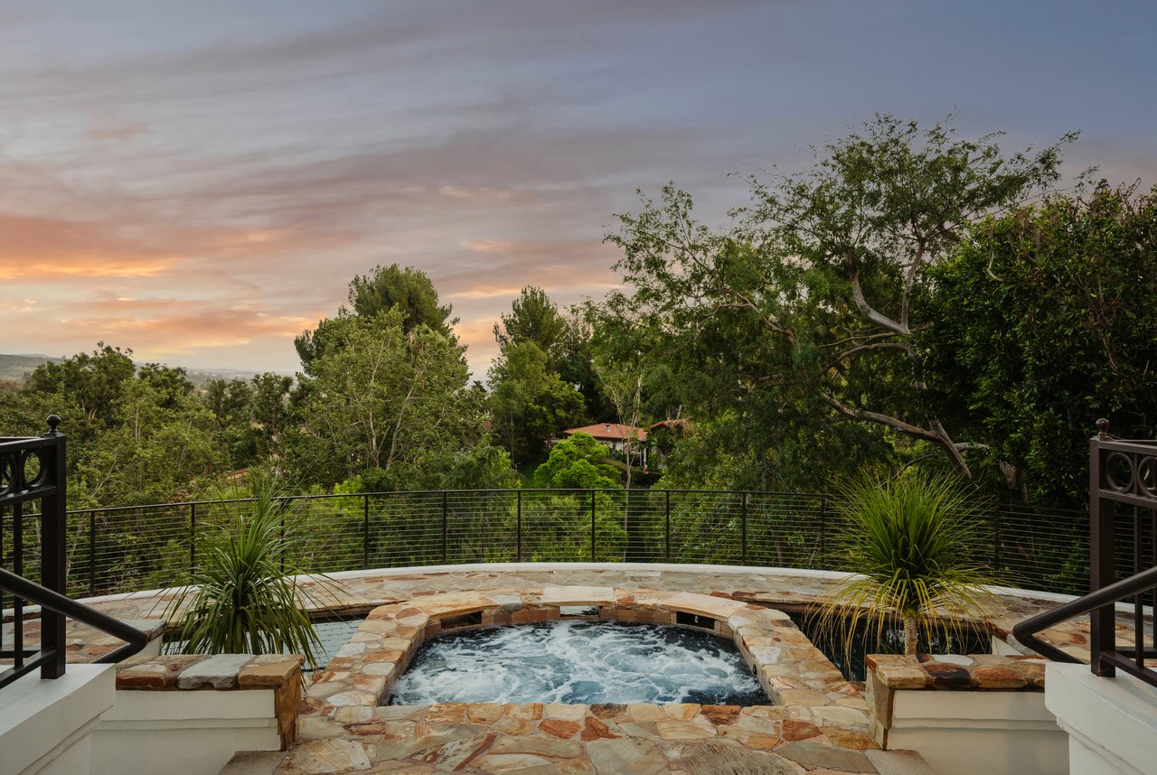 1805 Holly Tree Lane