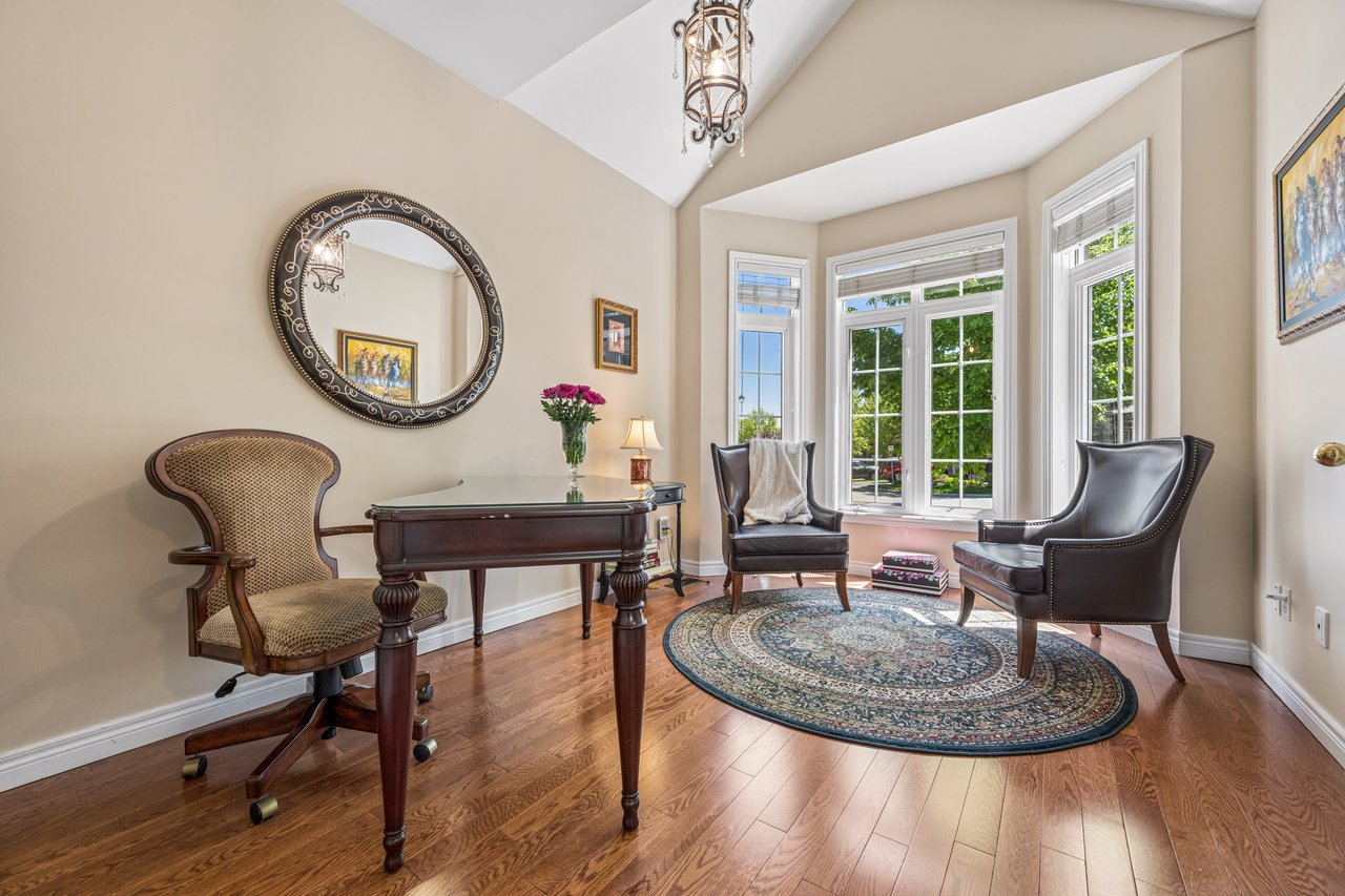 2283 Briargrove Circle, Oakville, ON