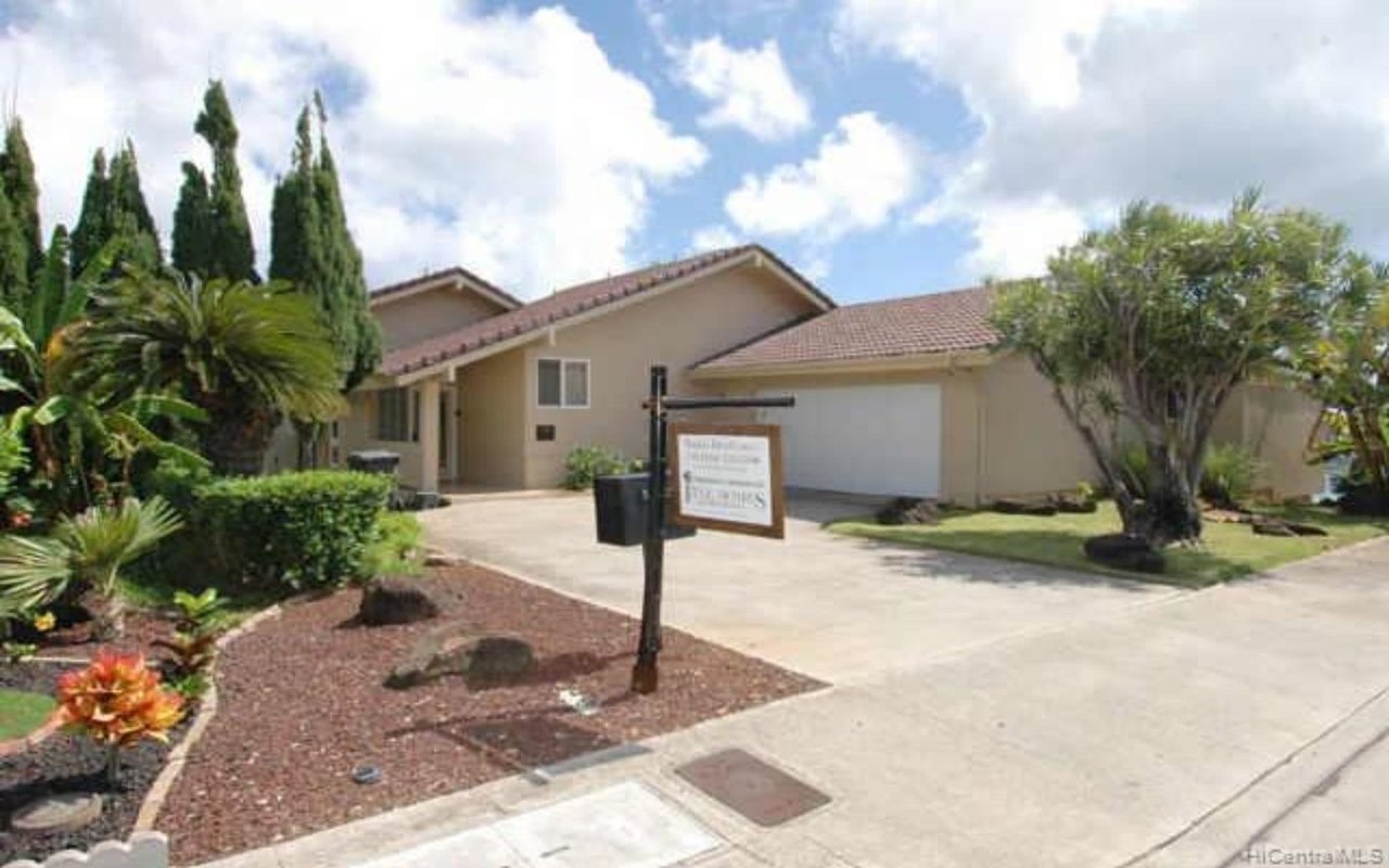 771 Kaluanui Way