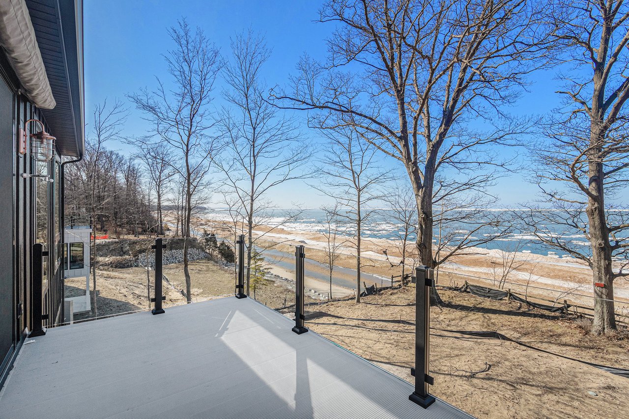2578 2576, 2572 Lakeshore Drive