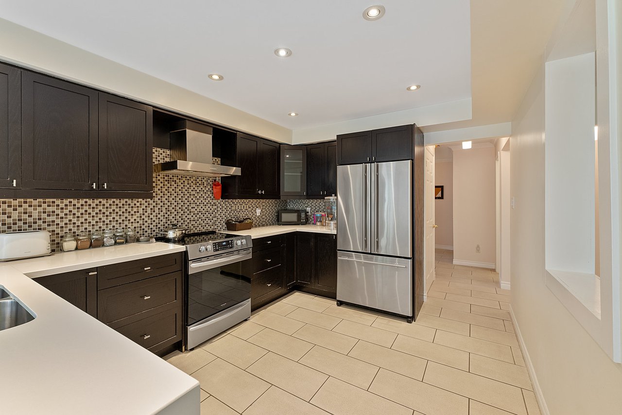 28 Thornway Ave