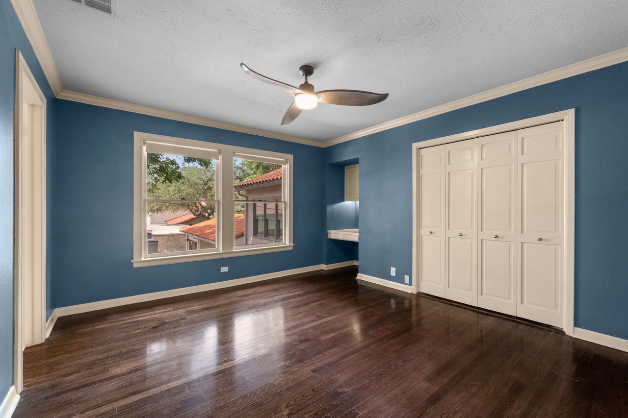 Luxury Property in Olmos Park