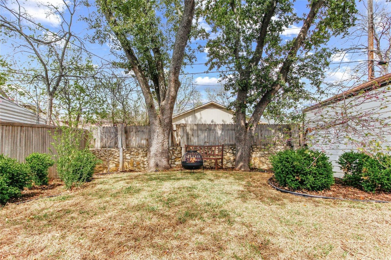 4132 Pershing