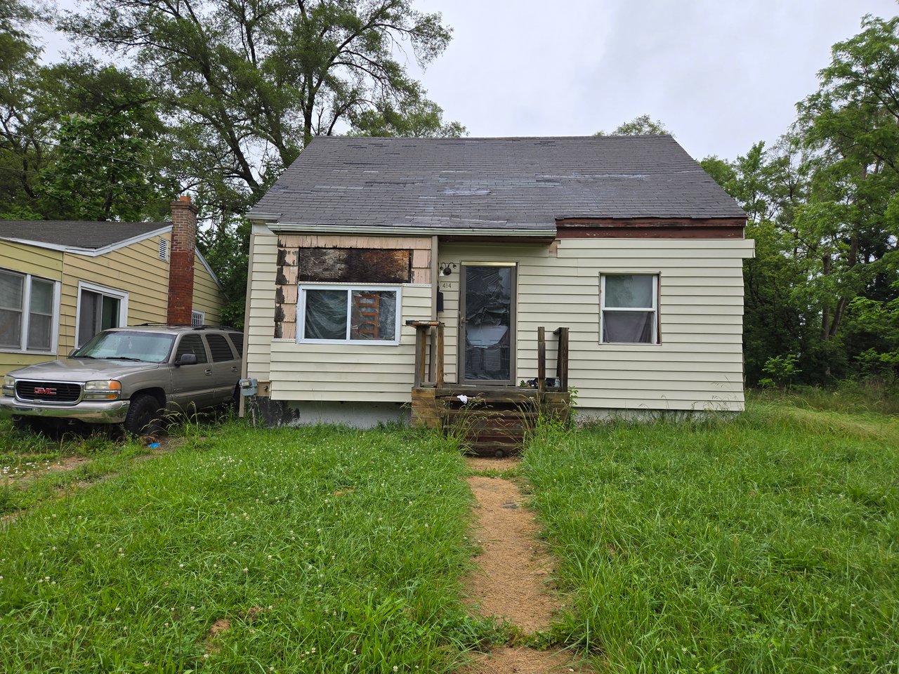 414 W Eldridge Ave