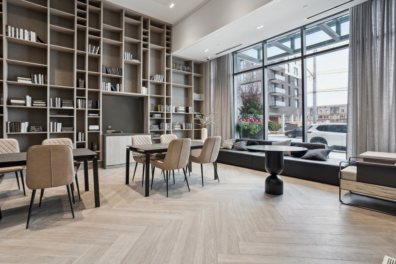 720-2450 Old Bronte Road Unit: 720