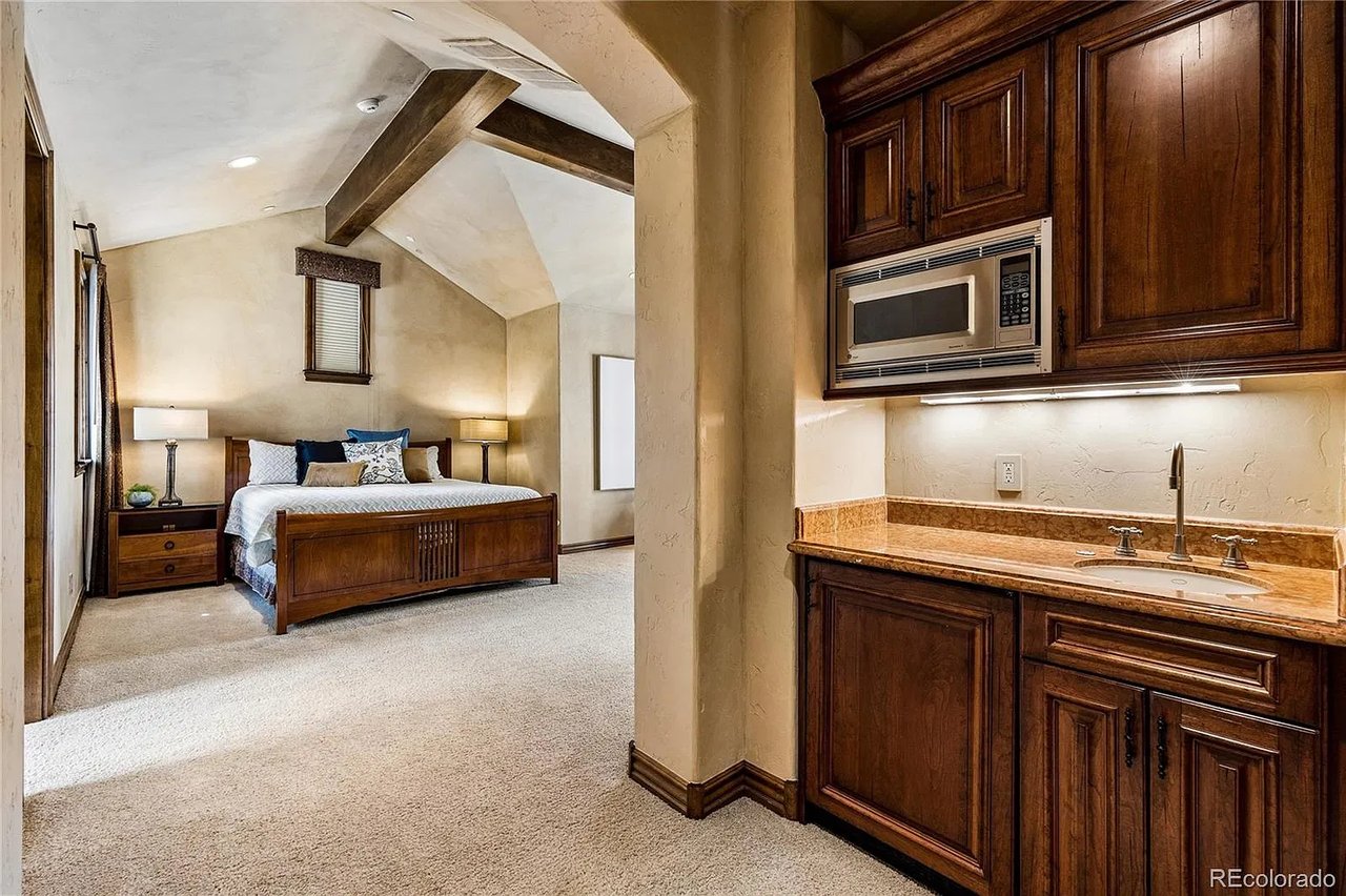 1033 Anaconda Drive