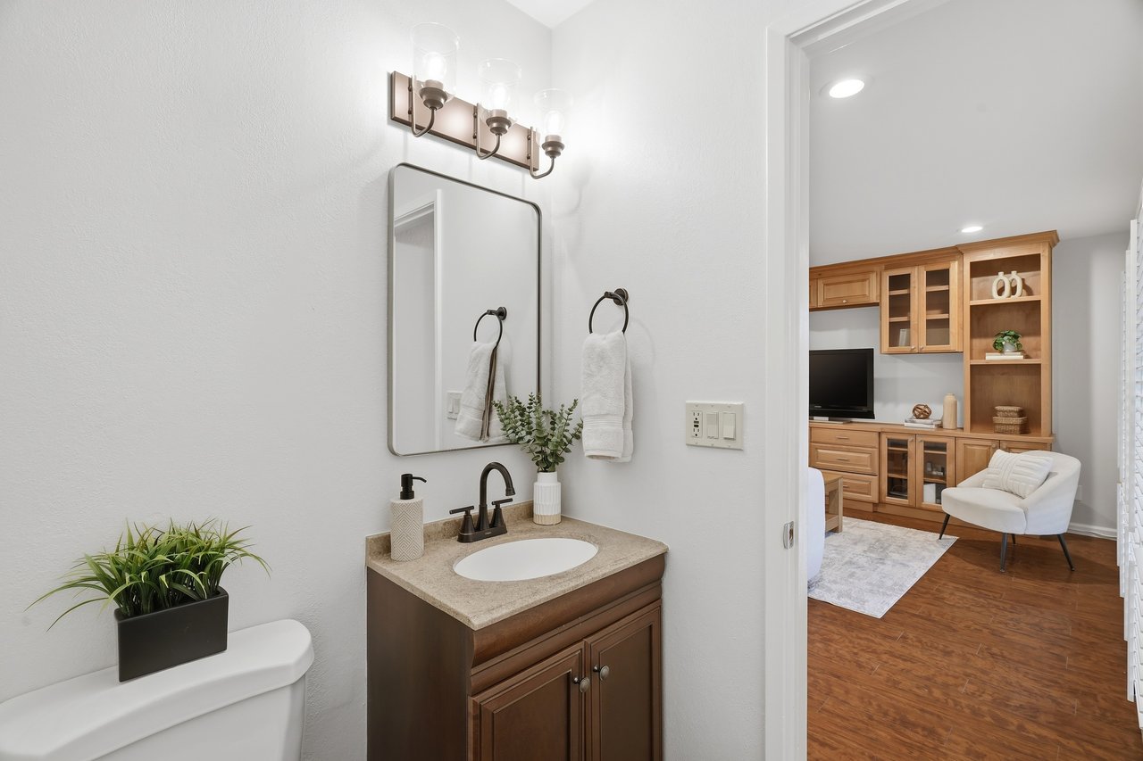 1554 Queenstown Court