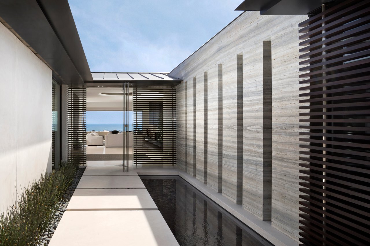 Looking for Luxury Homes?