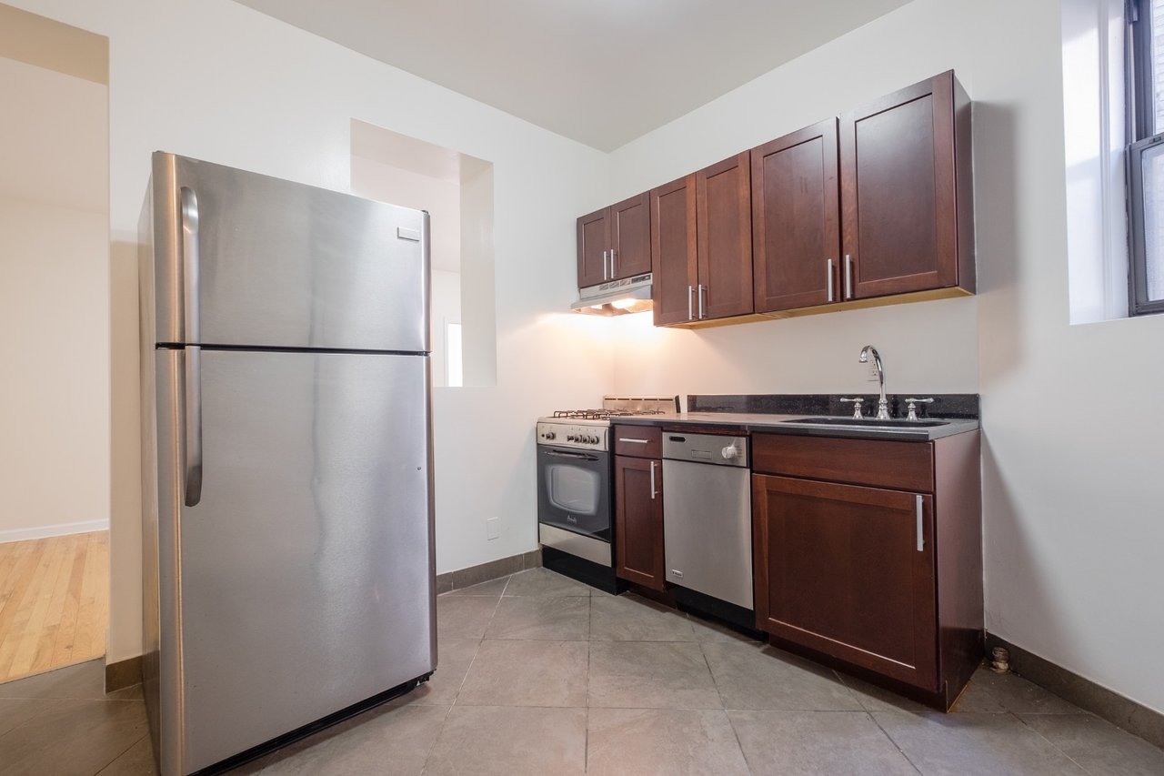339 East 12th Street Unit: 21