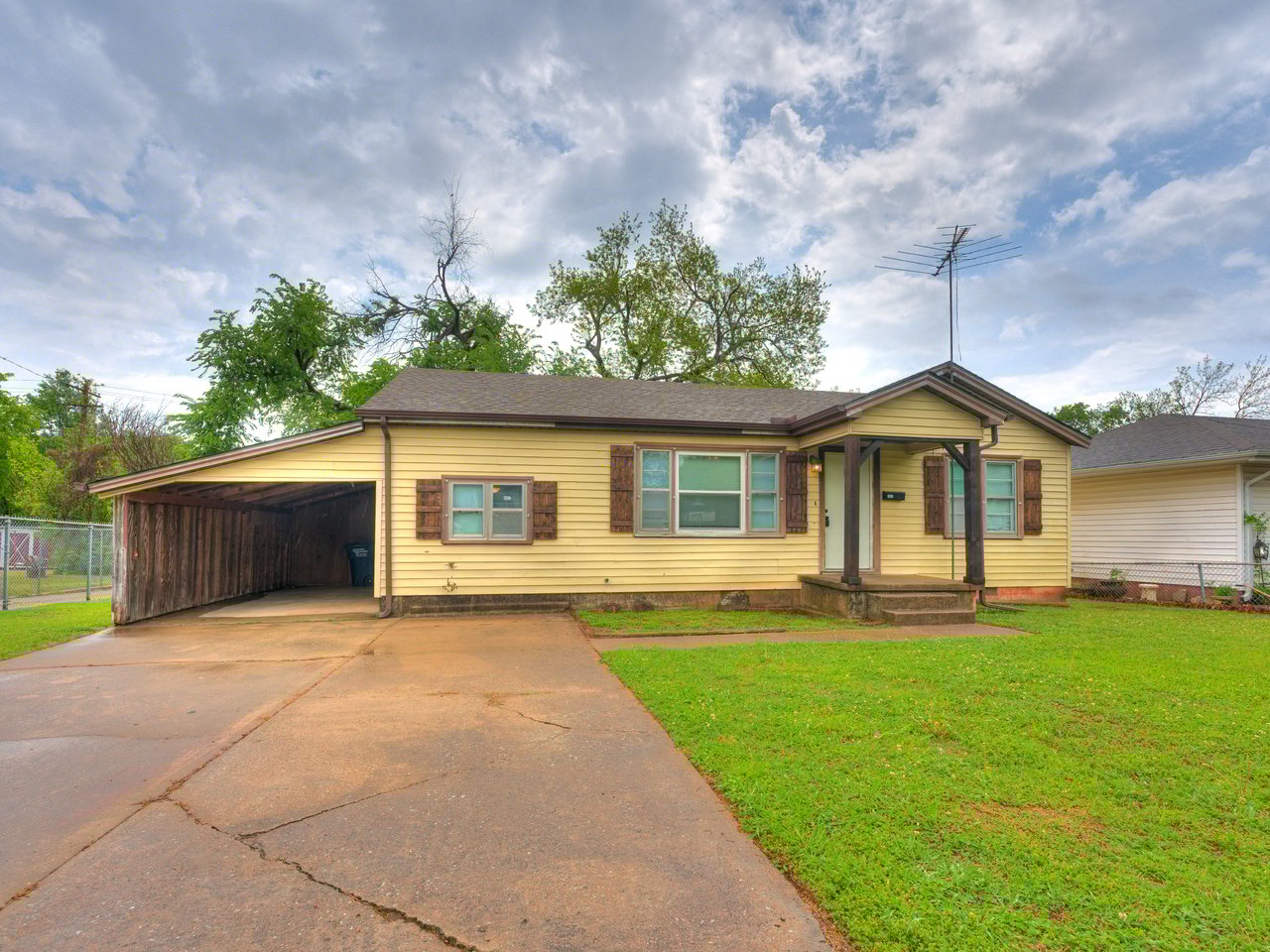 1313 Laverne