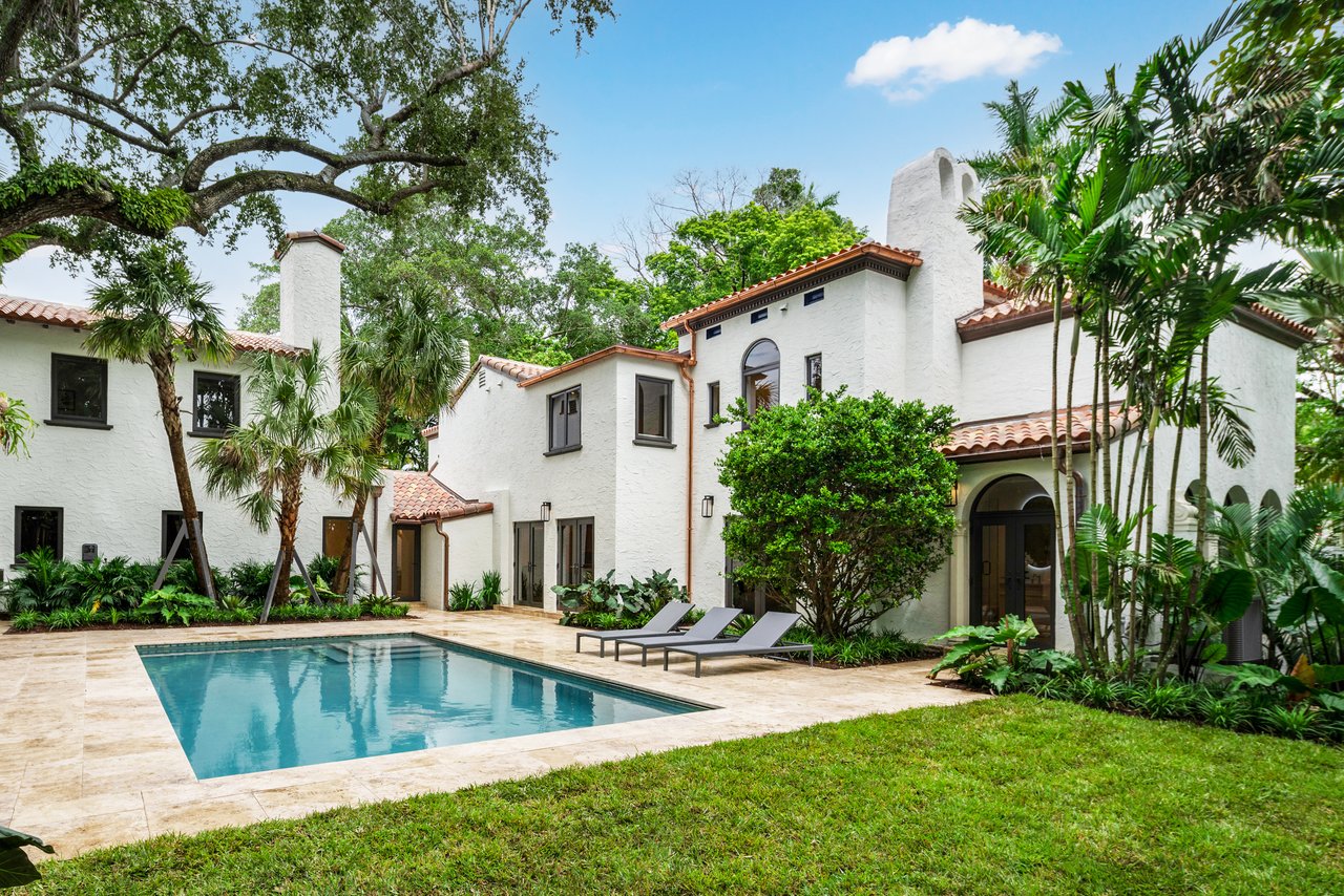 3700 Hibiscus Street "Casa Mamey"