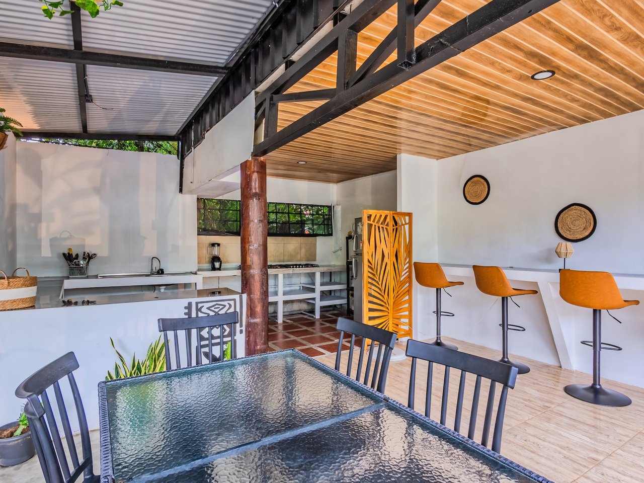 Turnkey Jungle Hostel with 16 Beds, Pool & Strong Revenue Potential Near Marino Ballena National Park