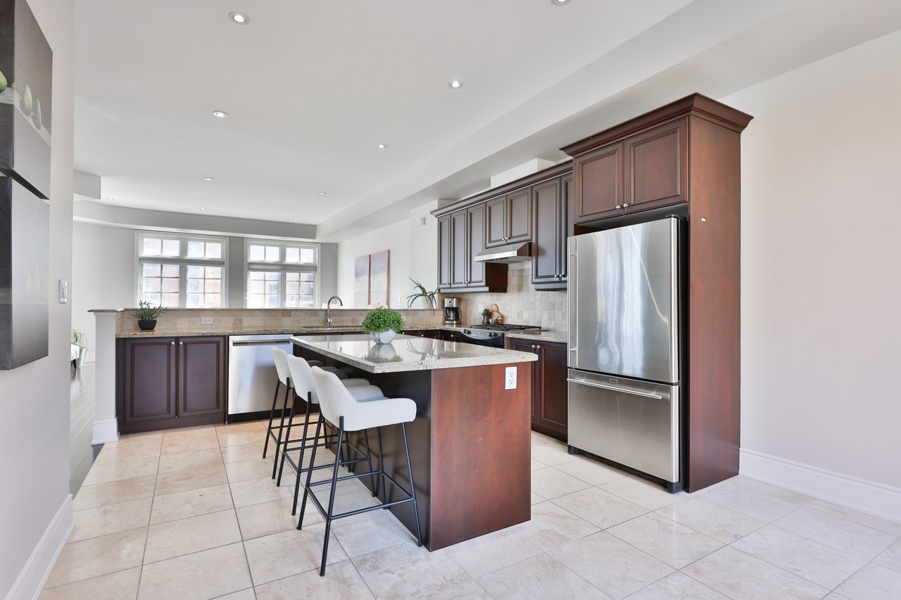 8-120 Bronte Road, Oakville 