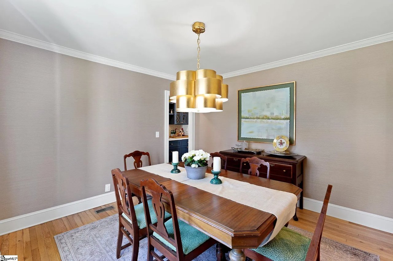 22 N Brookwood Dr