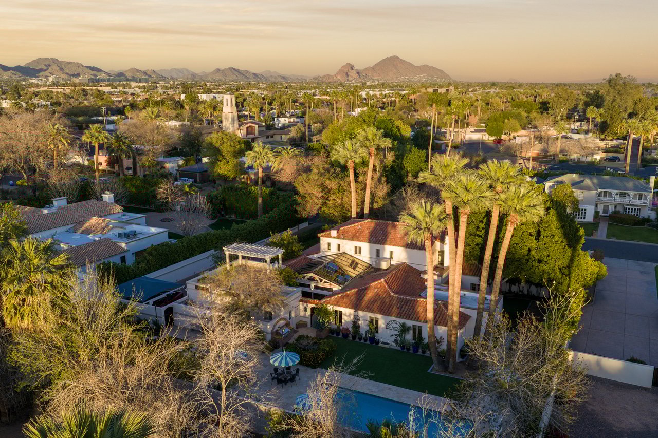 3042 N MANOR Drive E