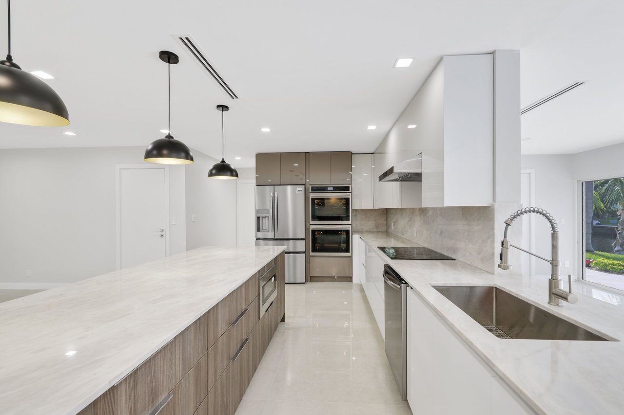 229 SE 3RD