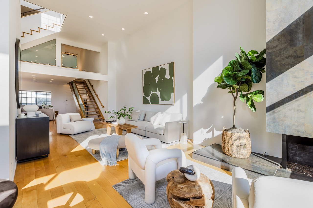 1133 N Clark St Unit: 303