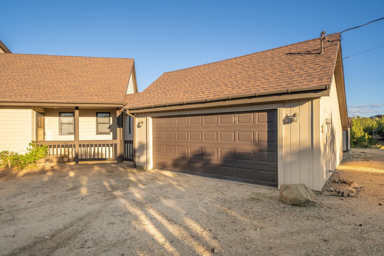 9025 Pine Tree