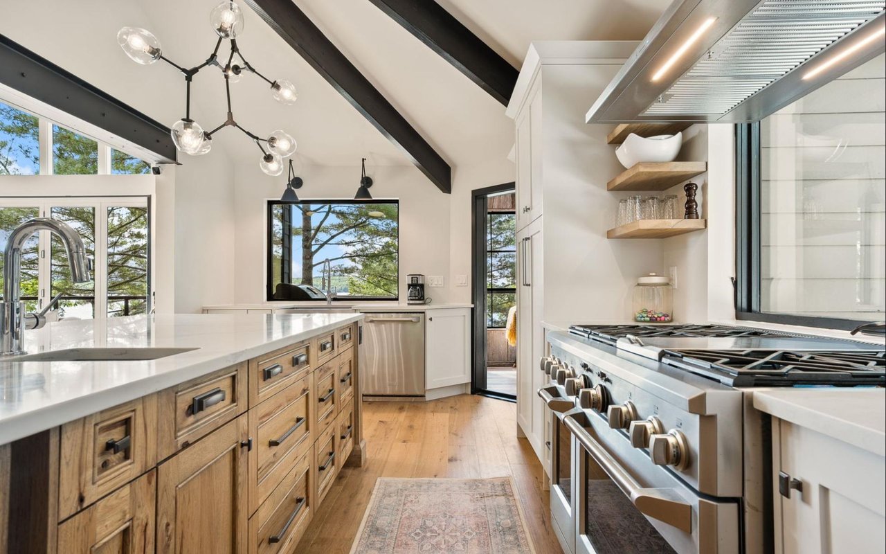 Luxury cottage kitchen