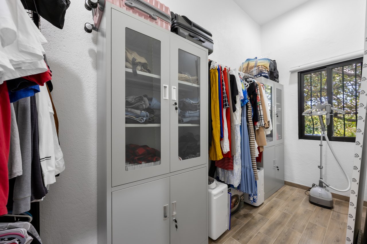 Casa Brillante & Casita Cinco Playas | Modern Home with Guest Casita, Pool & Mountain Views in Huacas