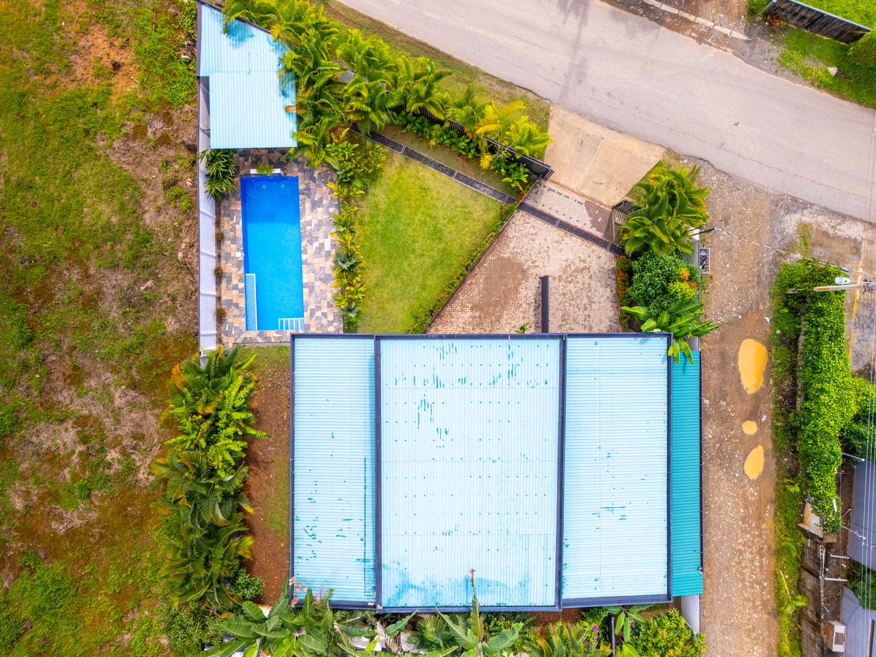 Modern 3 Bedroom Home - Walking distance to it all!