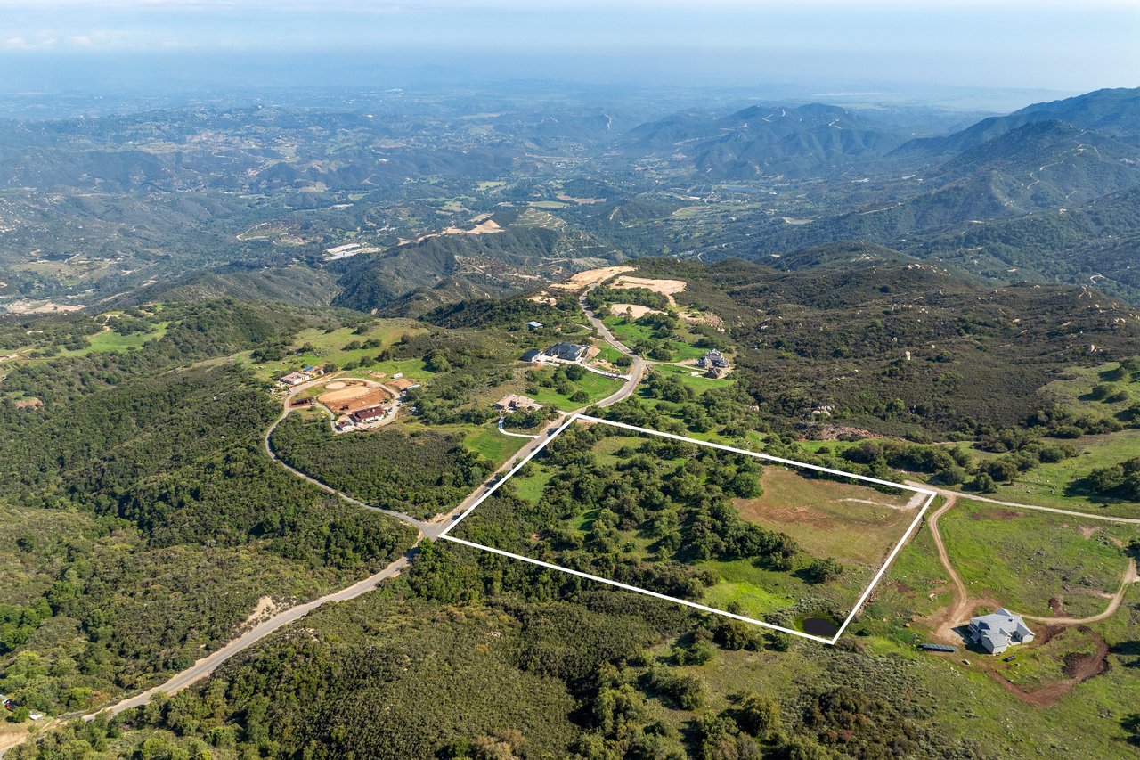 22 El Cerezo Road