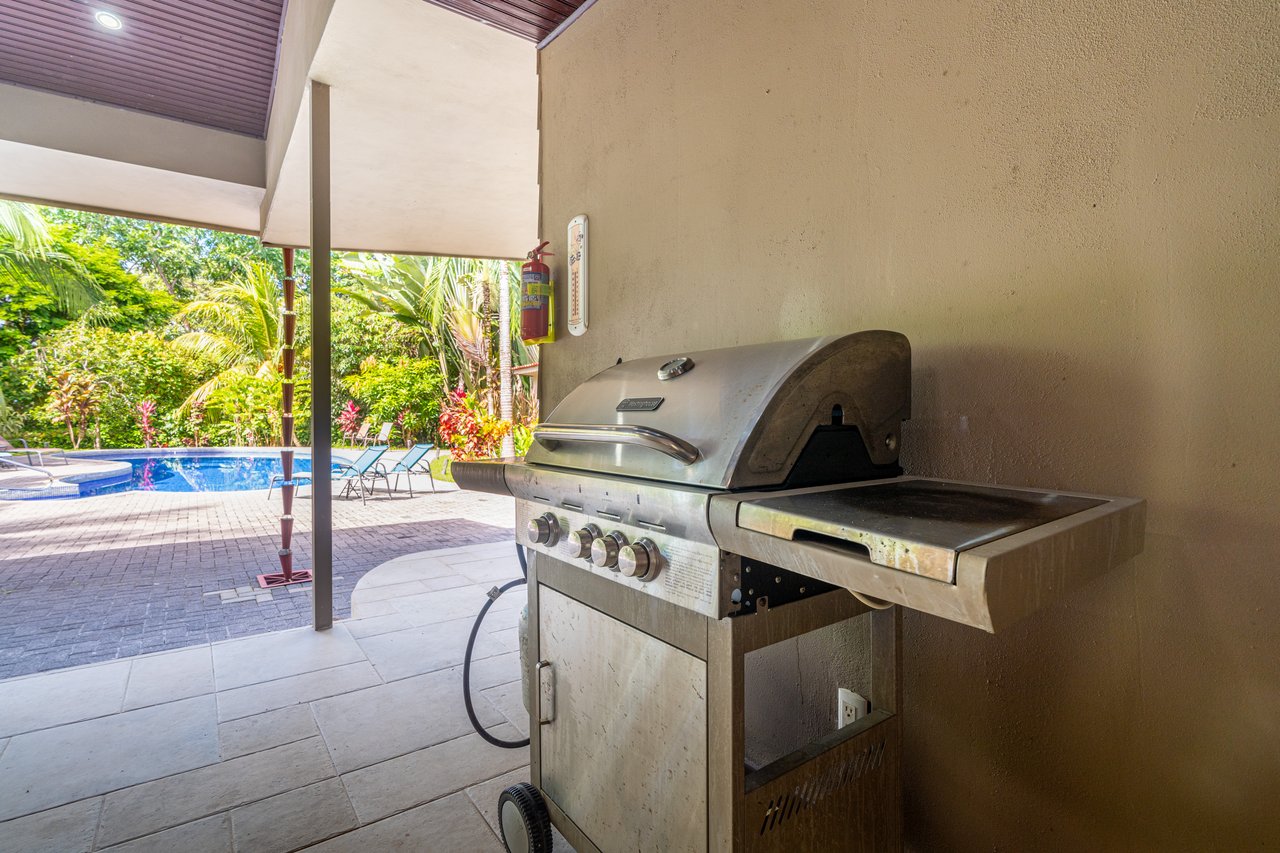 Casa Luna, 3bed /3bath Private Oasis, Convenient Location