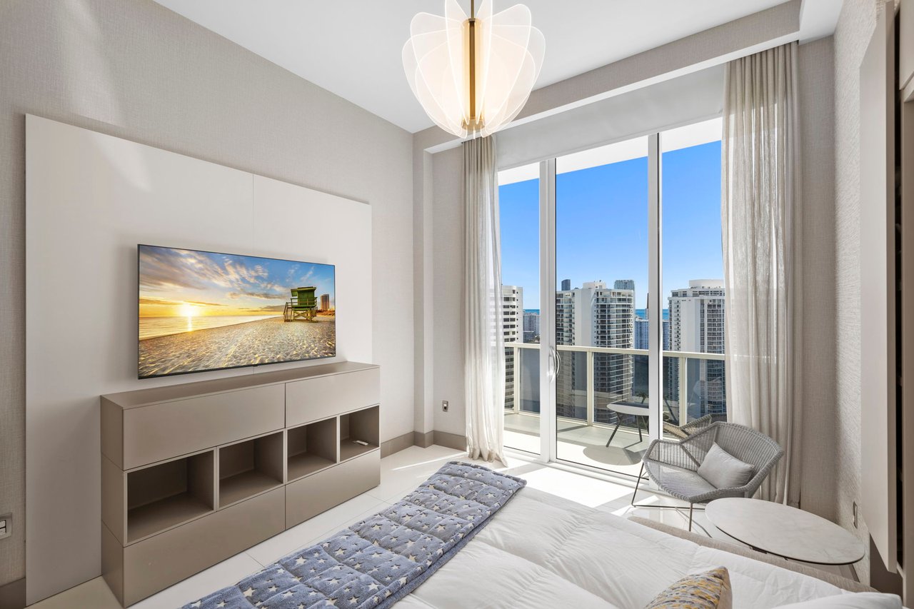 4100 Island Blvd # 1 Unit: PH-1