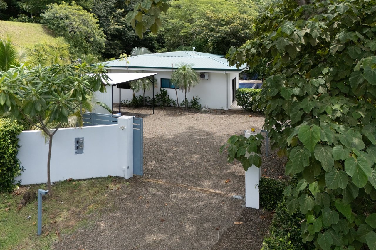 V-Domi Panama | Modern 3-Bedroom Villa with Pool on Expansive 6,078 m² Forest Lot in Finca Panamá, Tamarindo