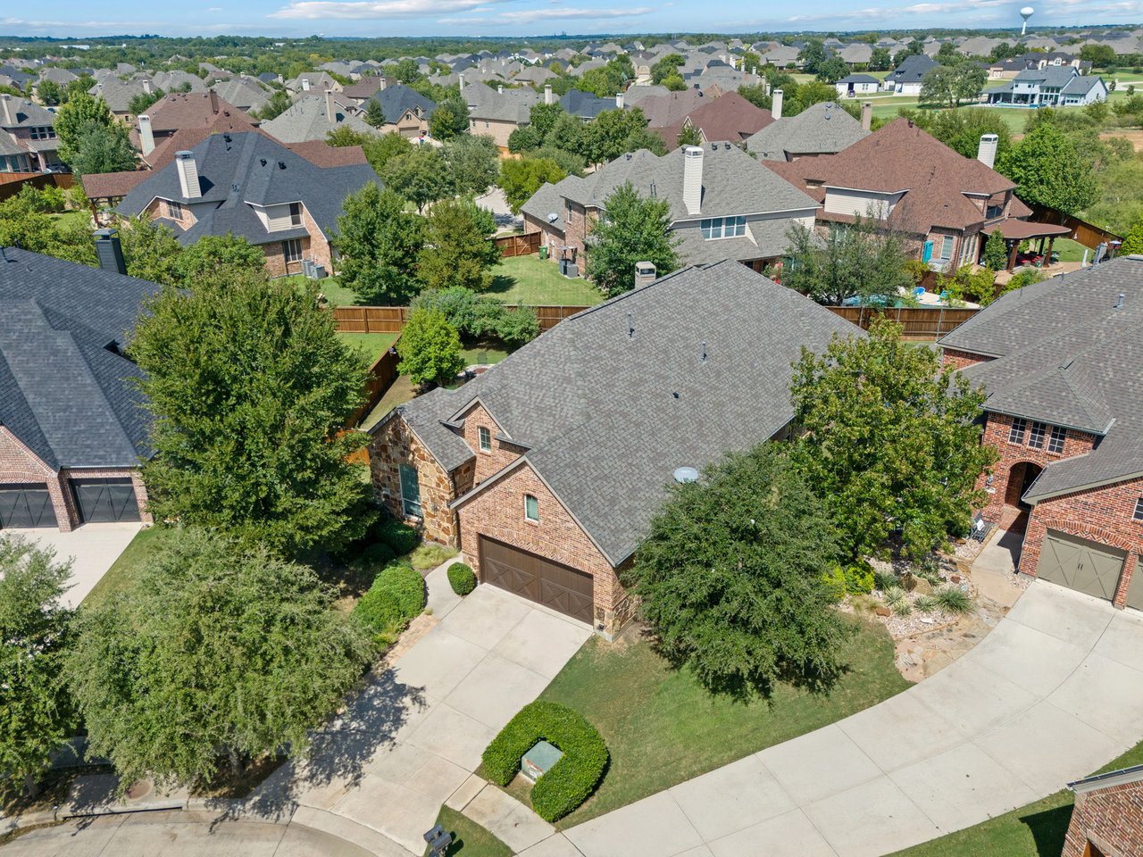 8628 Silverleaf Cir,