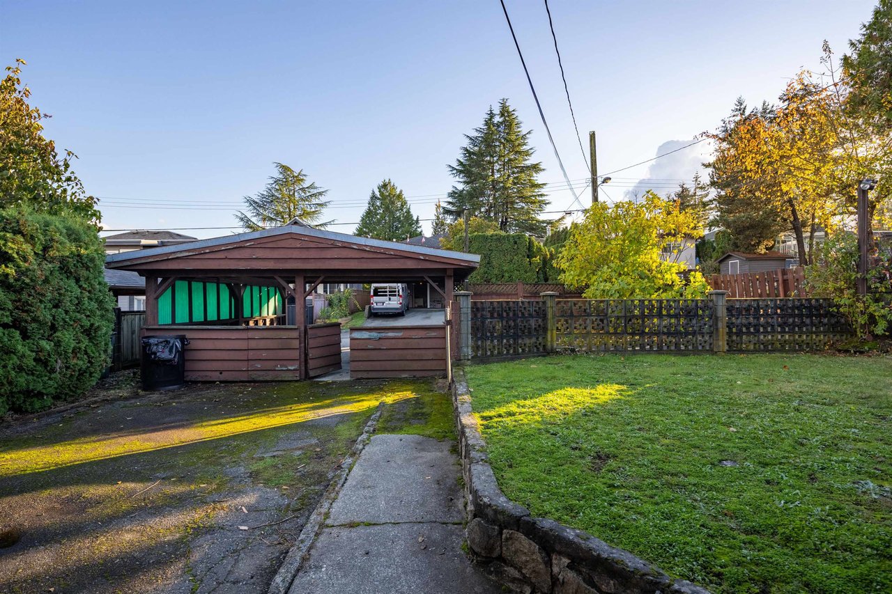 2636 E 53rd Ave