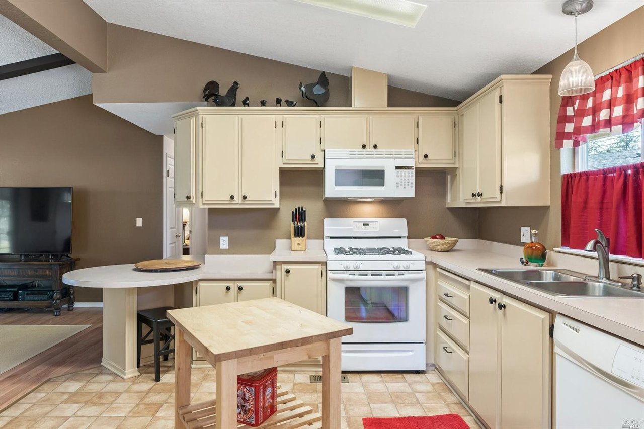 10 Los Robles Ct