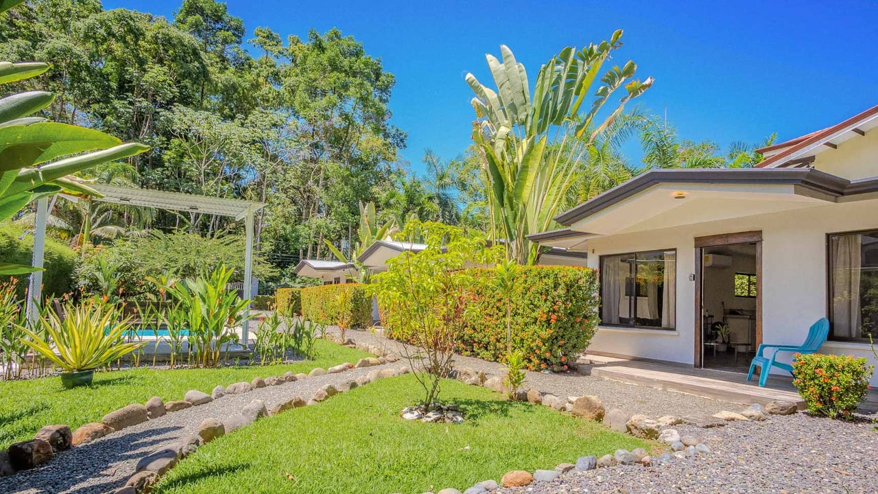 Tropical 3-Cabin Home with Pool and Gardens in the Heart of Uvita