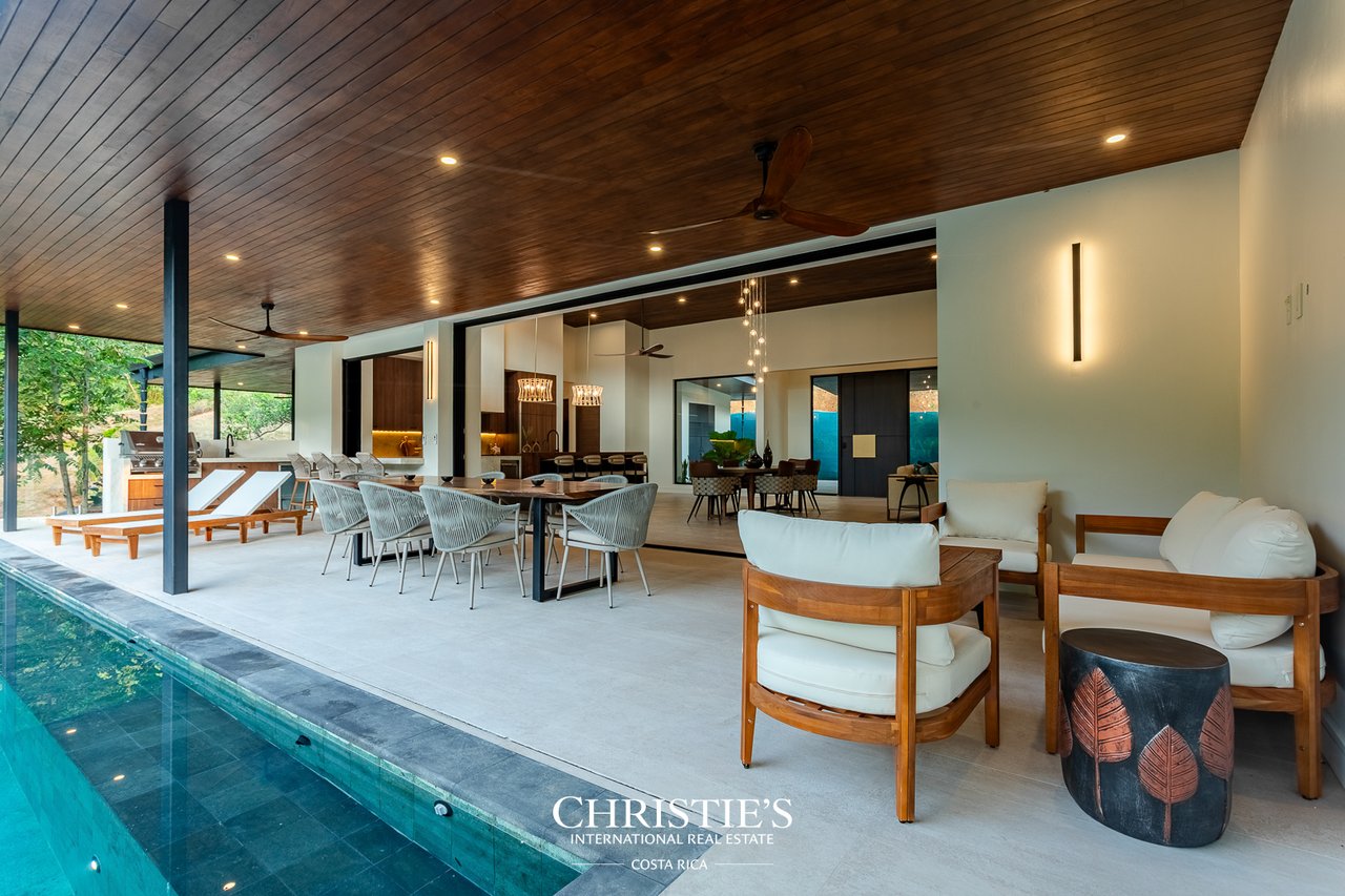 New Modern Tropical Villa 