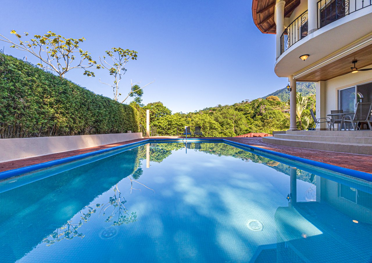 Elegant 3 Bedroom + Office Jungle Home in Puesta Del Sol, Ojochal