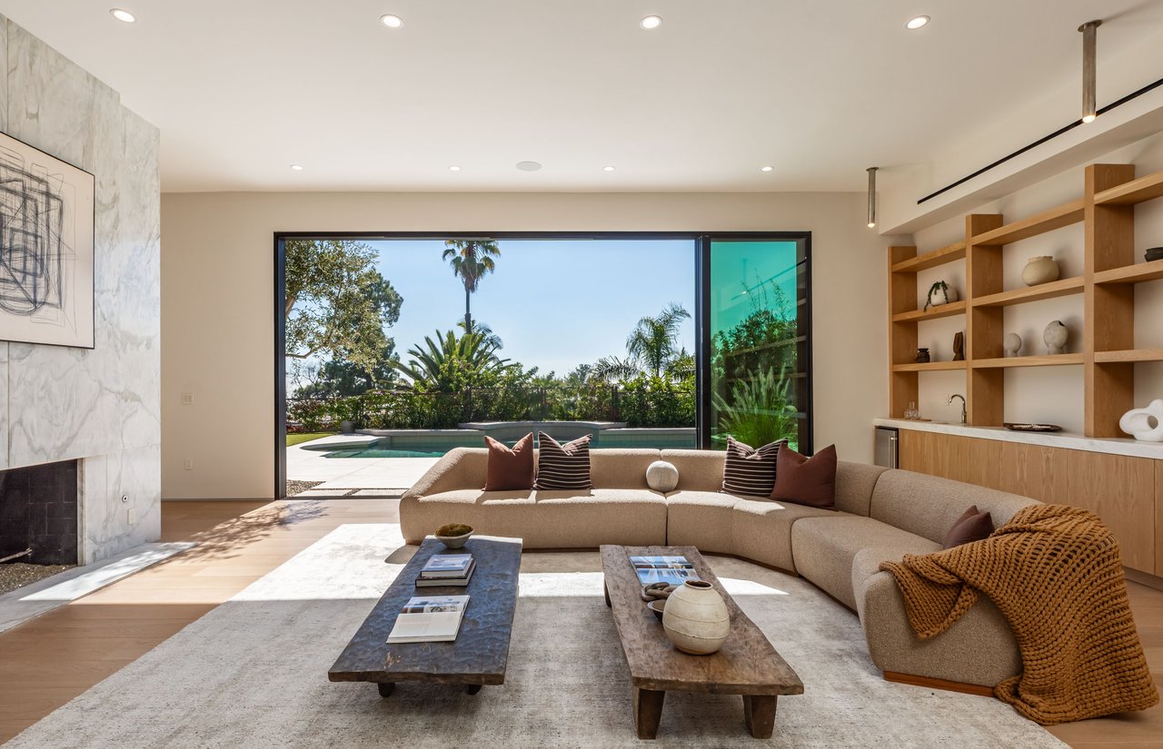 1705 Carla Ridge, Beverly Hills