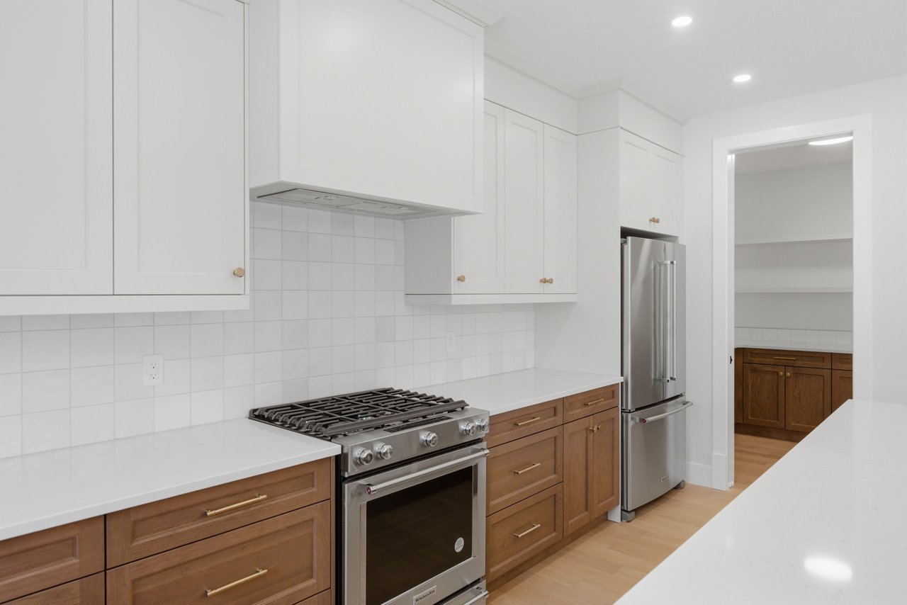 378 Bessborough Drive SW