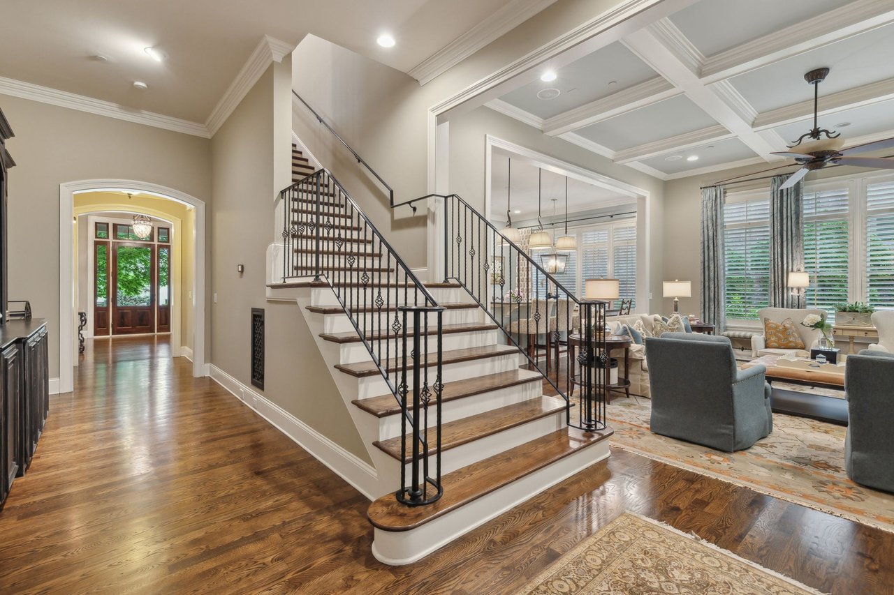 1025 Falling Leaf Cir