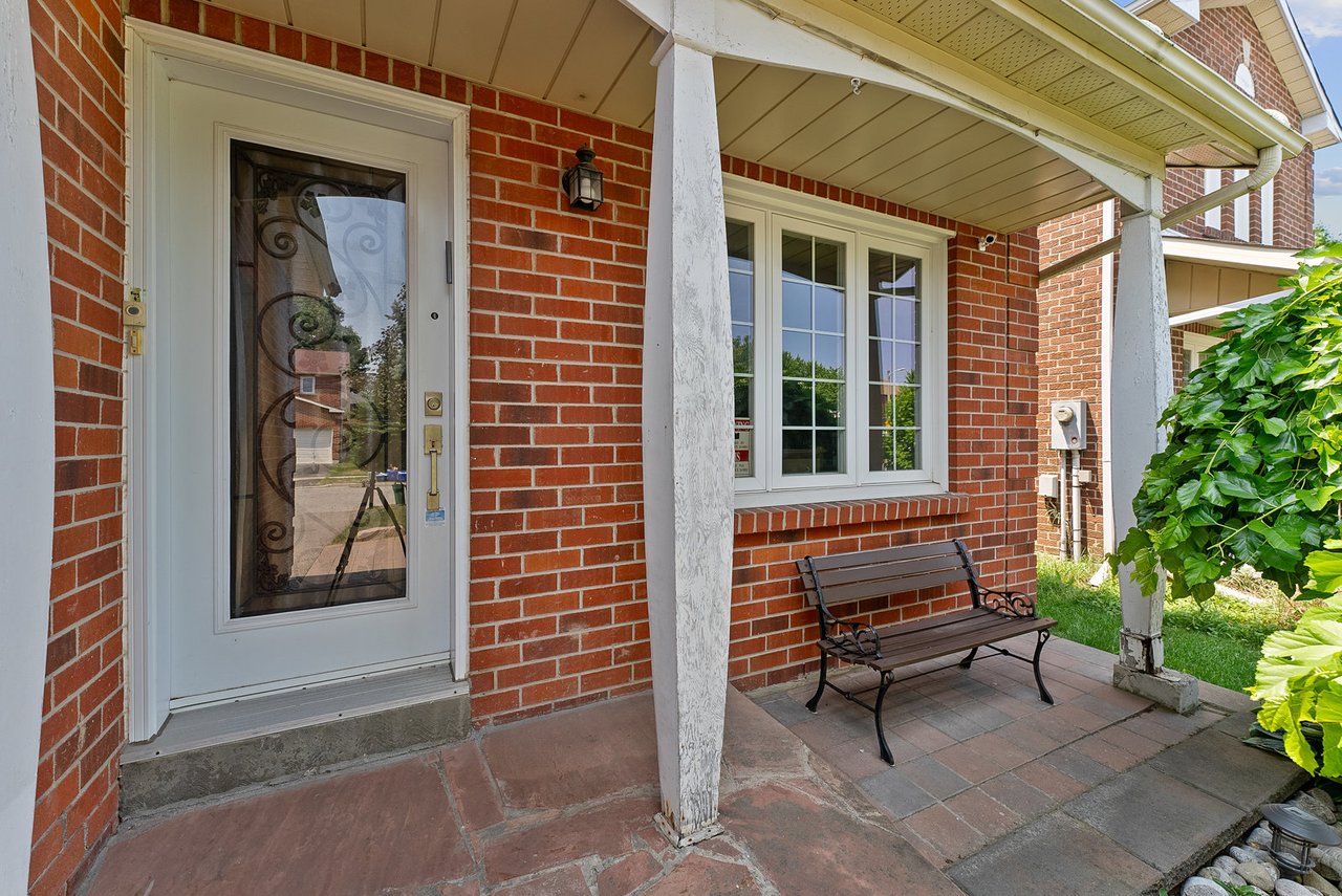 28 Thornway Ave