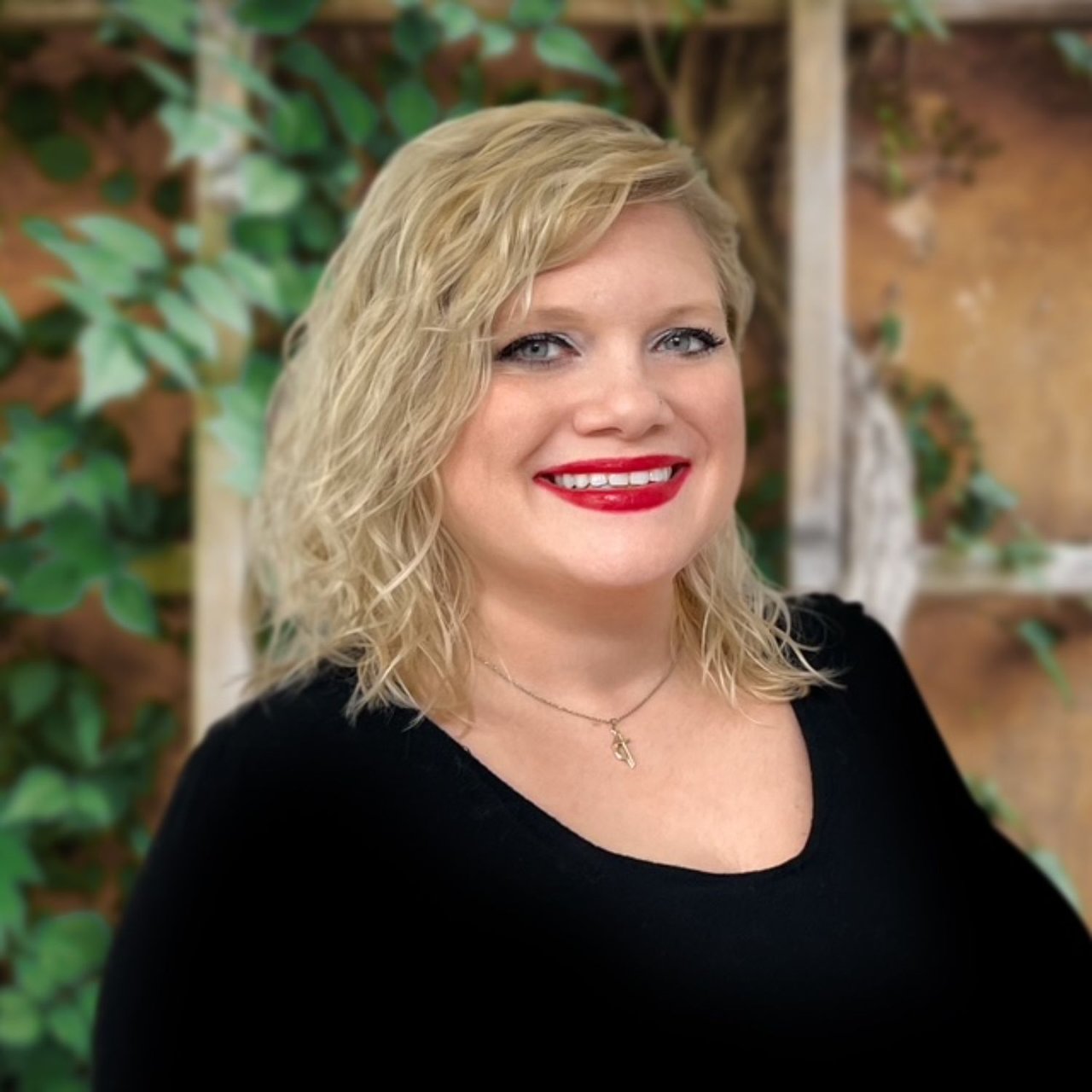 Niki Mills Virginia Real Estate Agent Headshot