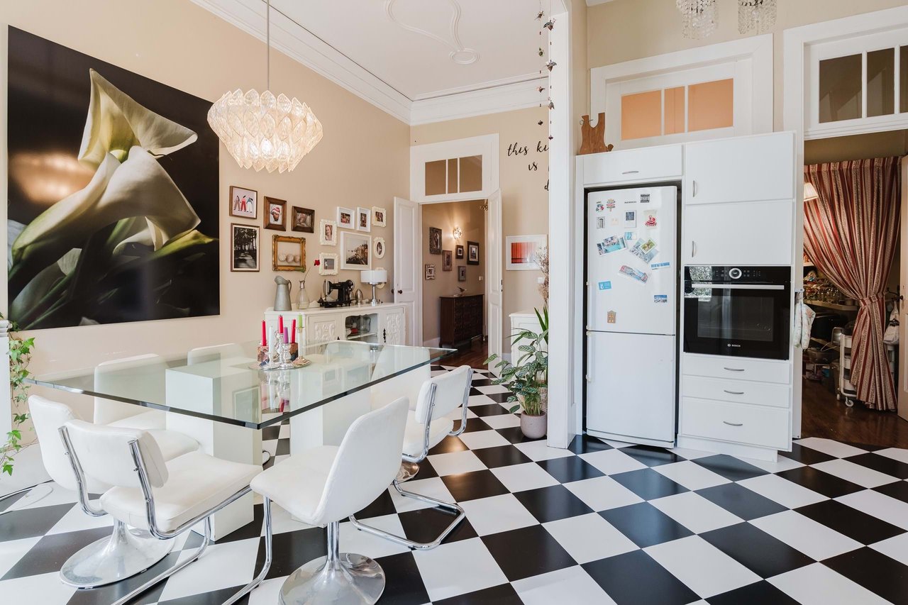 Beautifully Restored Townhouse Property with license for Short-Term rental in Bonfim, Porto