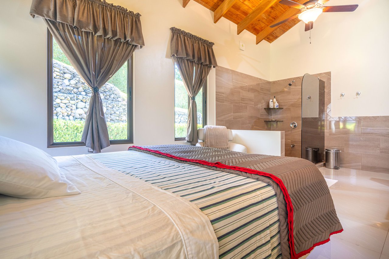 La Palma Custom Build 3 bedroom 2 bath - Prestine Condition