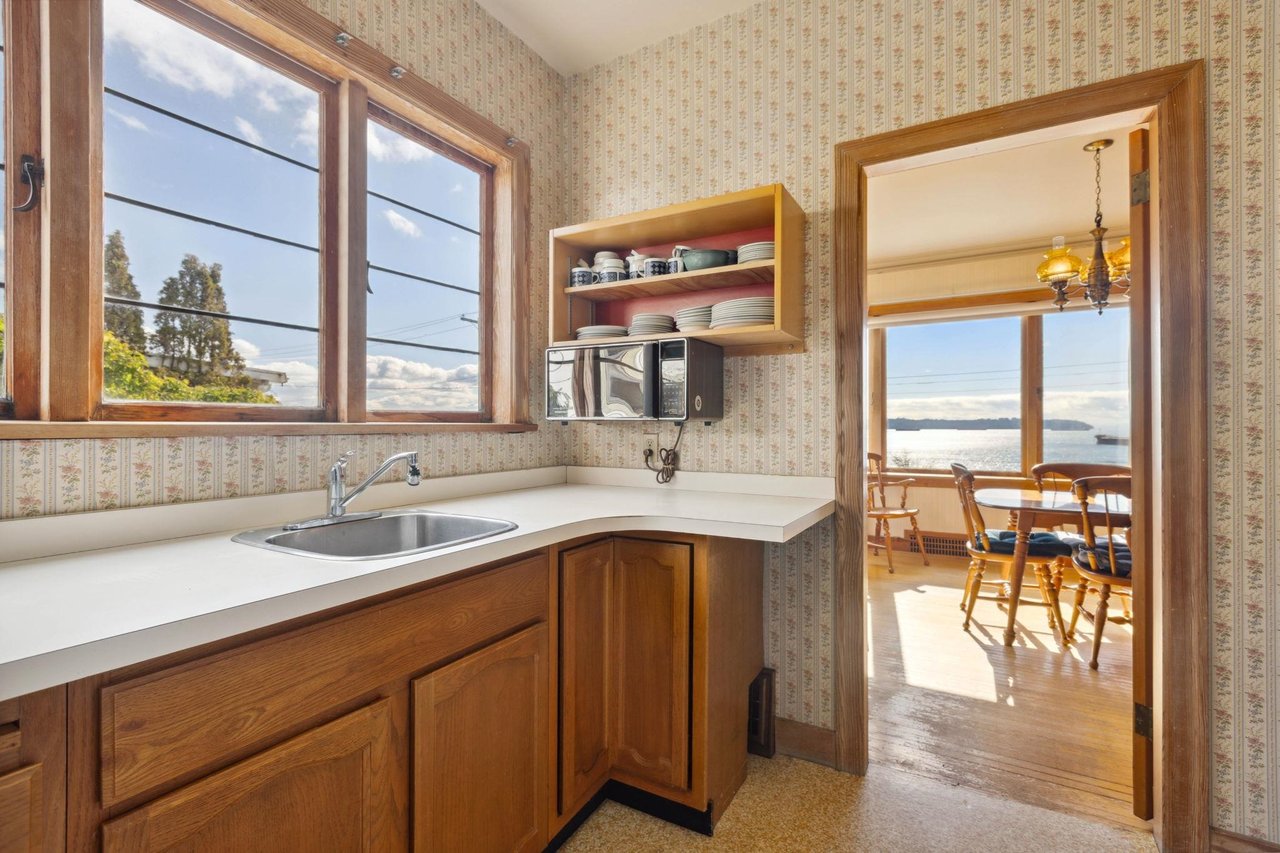 3379 Marine Dr