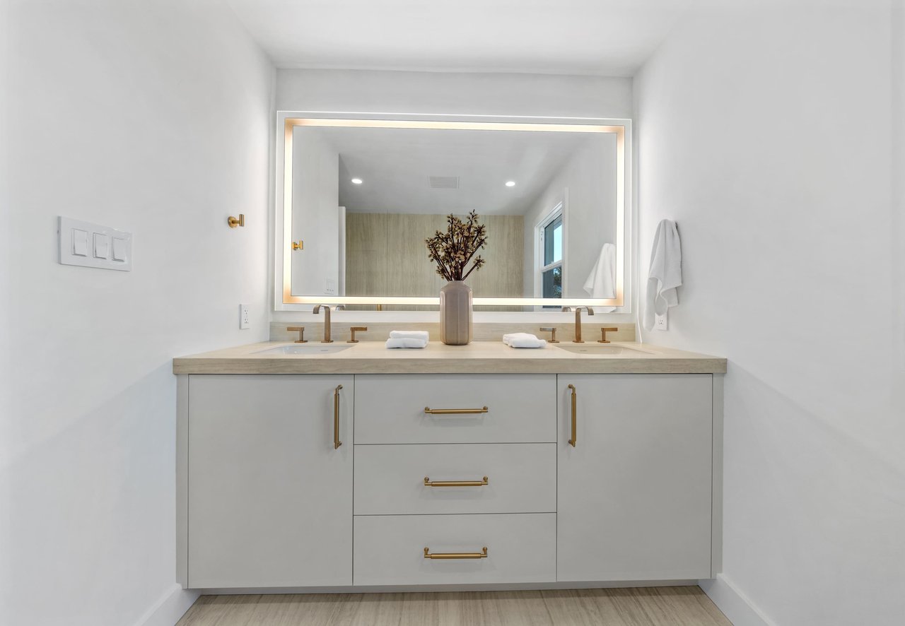 Exceptional Contemporary Renovation