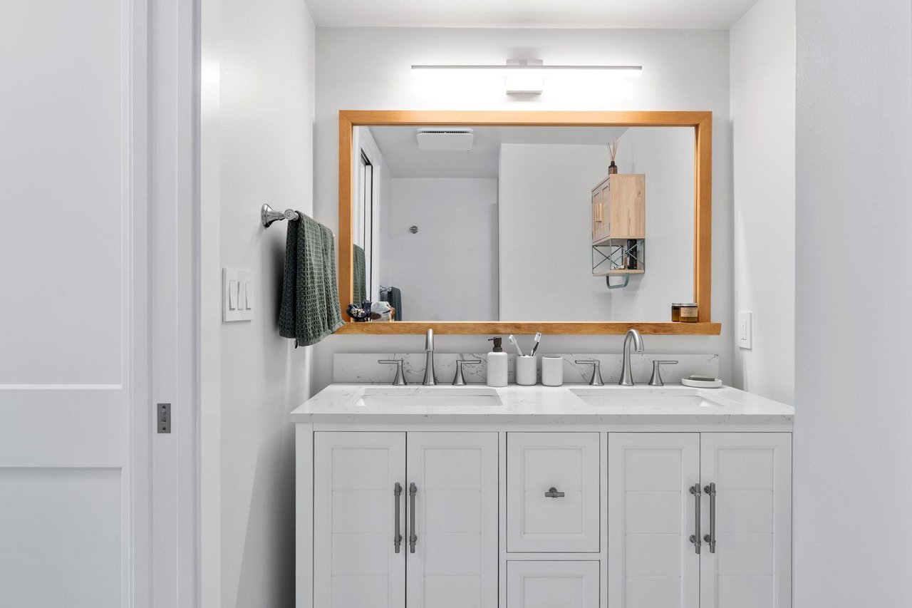 312-1466 Pemberton Ave