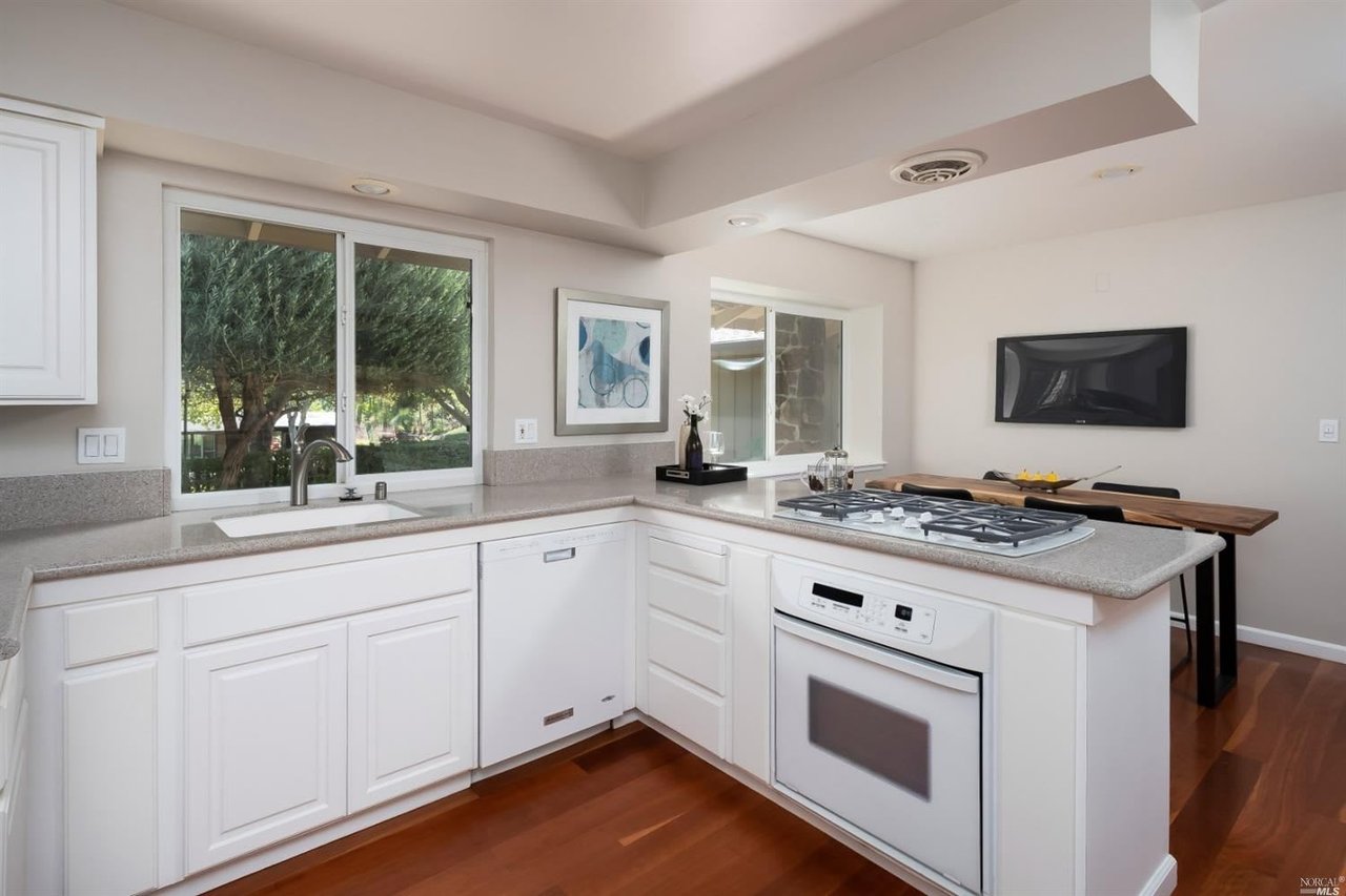 34 Carnoustie Dr