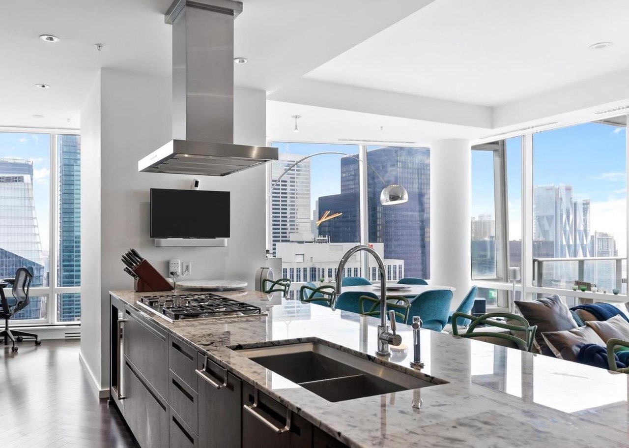 Suite 5108 -180 University Avenue