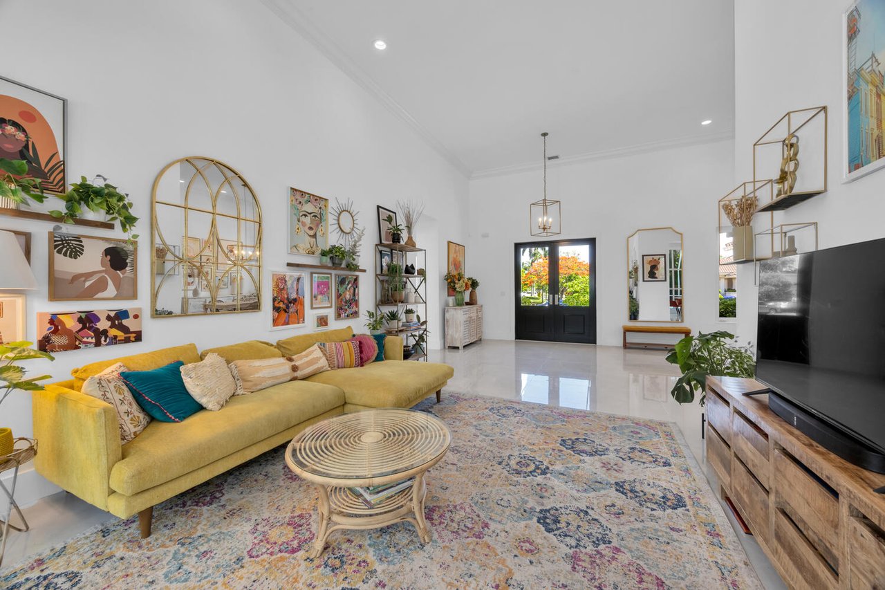 Palmetto Bay Perfection: Spacious, Serene, Stunning